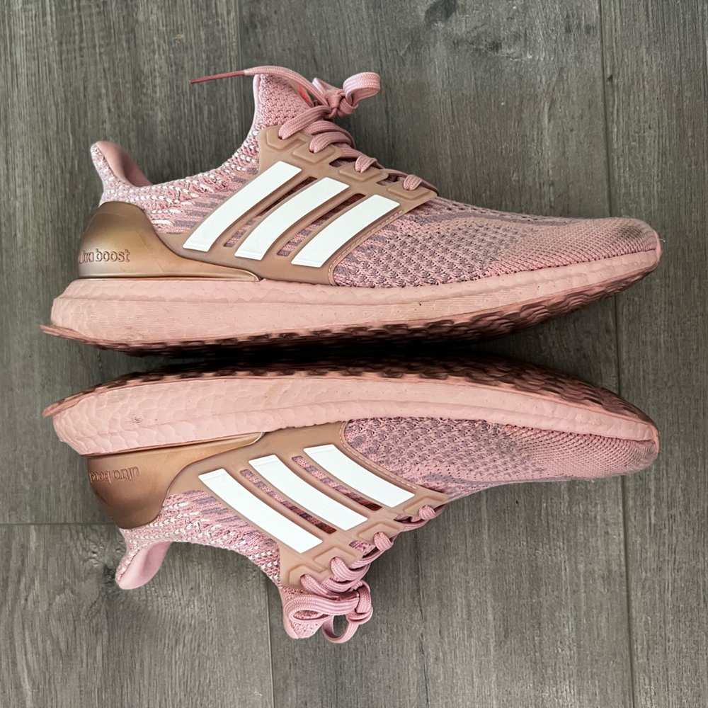 Adidas Ultraboost 9.5 rose gold
